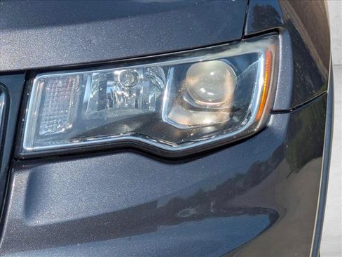 Used 2017 Jeep Grand Cherokee Laredo w/ Quick Order Package 2BE RWD image 6