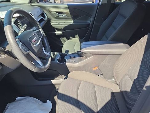 Used 2023 GMC Terrain SLE w/ Driver Convenience Package image 10