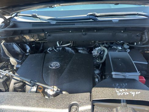 Used 2018 Toyota Highlander Plus FWD image 10