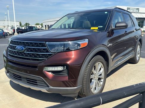Used 2020 Ford Explorer XLT w/ Equipment Group 202A RWD image 3