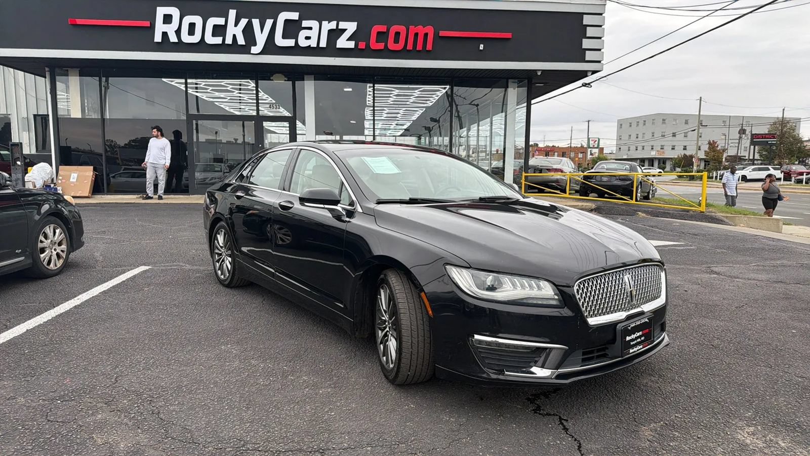 Used 2017 Lincoln MKZ Premiere FWD image 1