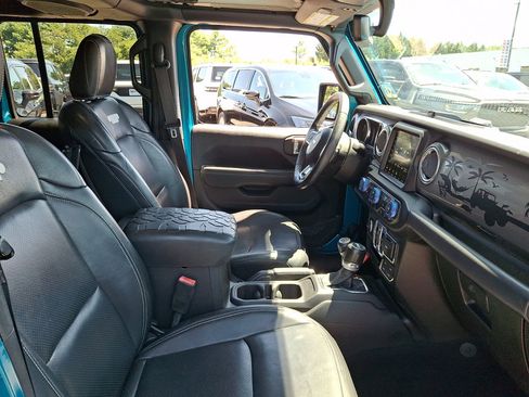 Used 2020 Jeep Wrangler Unlimited Sahara AWD/4WD image 12