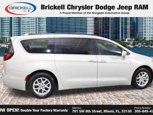 Used 2020 Chrysler Pacifica Touring w/ Advanced Safetytec Group FWD image 6