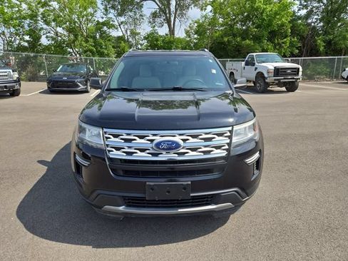 Used 2019 Ford Explorer XLT AWD/4WD image 3