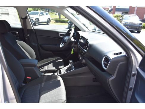 New 2025 Hyundai Venue SE image 14