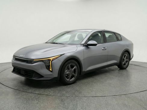 Used 2025 Kia K4 LXS image 3
