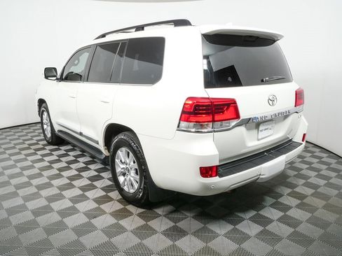 Used 2021 Toyota Land Cruiser image 3