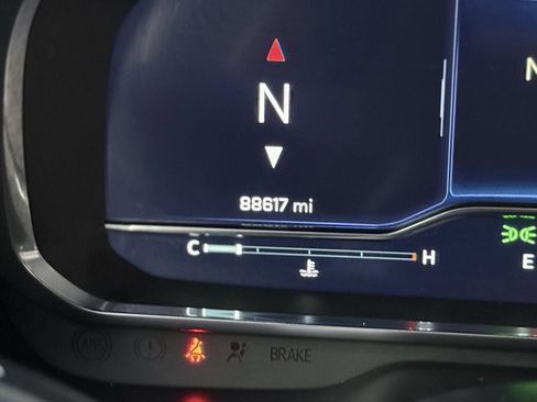 Used 2022 Chevrolet Suburban Premier w/ Premium Package image 43