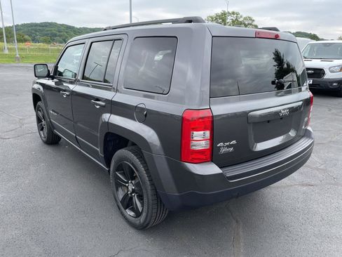 Used 2017 Jeep Patriot Latitude AWD/4WD image 3