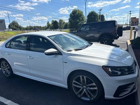 Used 2018 Volkswagen Passat 2.0T S FWD image 2
