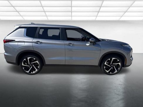 Used 2023 Mitsubishi Outlander SE AWD/4WD image 4
