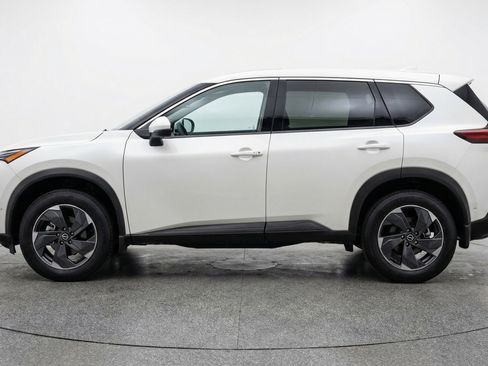 Used 2025 Nissan Rogue SV image 5