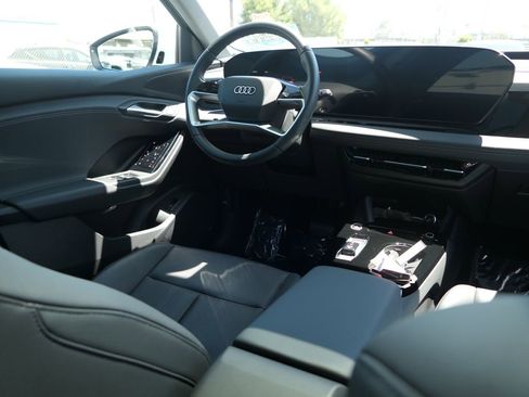 Used 2025 Audi Q6 e-tron Premium image 24