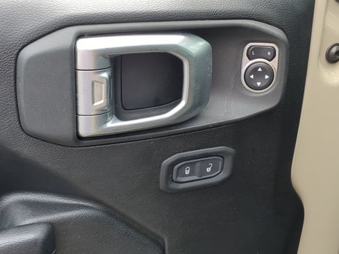 Used 2020 Jeep Gladiator Rubicon AWD/4WD image 15