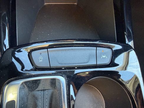 Used 2025 Chevrolet Trax LT w/ LT Convenience Package image 23