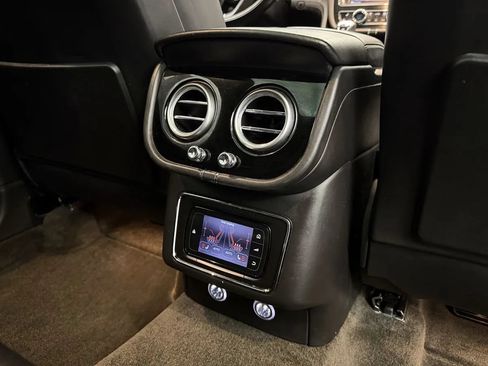 Used 2017 Bentley Bentayga AWD/4WD image 33