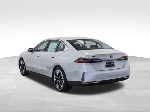 Certified 2025 BMW 530i xDrive 530i xDrive w/ Premium Package image 3