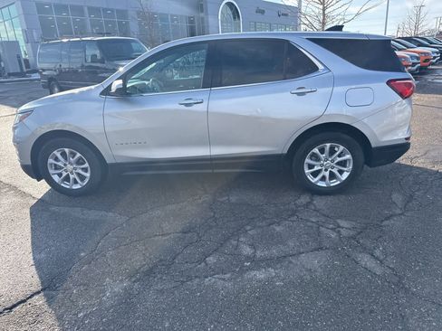 Used 2020 Chevrolet Equinox LT w/ Driver Convenience Package image 17