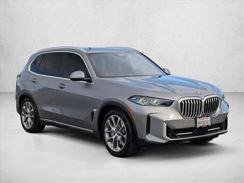 Certified 2025 BMW X5 xDrive50e w/ Premium Package image 3