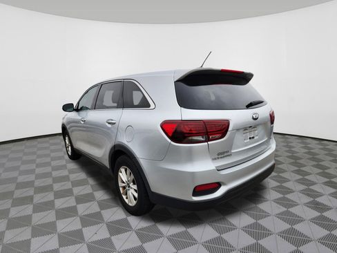 Used 2019 Kia Sorento FWD V6 image 3