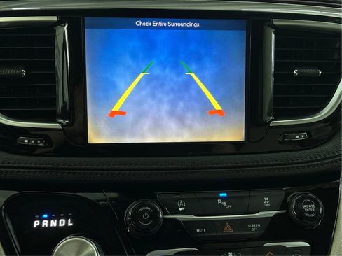 Used 2018 Chrysler Pacifica Limited FWD image 36