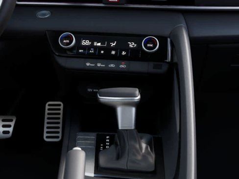 New 2025 Hyundai Elantra Sport image 16