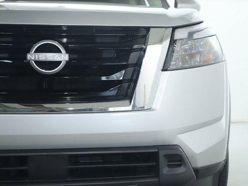 Certified 2025 Nissan Pathfinder SV FWD image 8