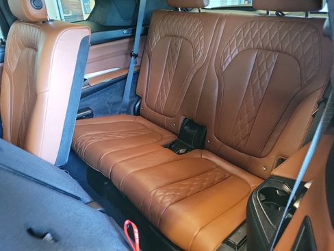 Used 2025 BMW X7 M60i AWD/4WD image 17