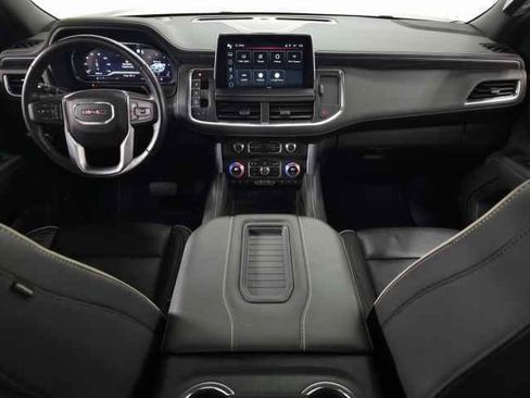 Used 2022 GMC Yukon XL SLT w/ SLT Premium Package image 17