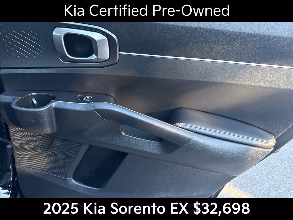 Certified 2025 Kia Sorento EX w/ Panoramic Sunroof Package AWD/4WD image 24
