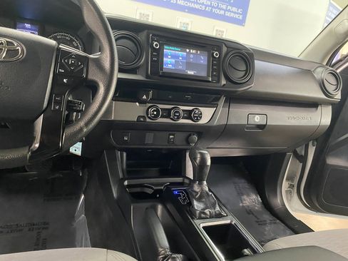 Used 2018 Toyota Tacoma SR image 19