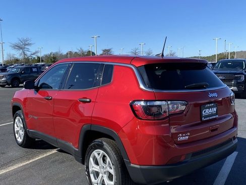 Used 2024 Jeep Compass Sport image 5