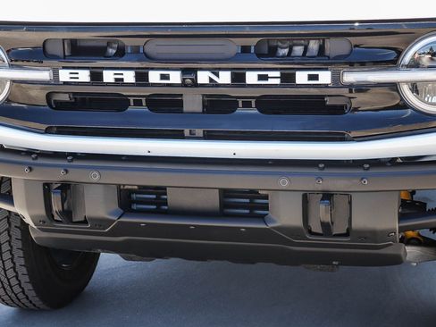 Used 2022 Ford Bronco Outer Banks w/ Sasquatch Package AWD/4WD image 12