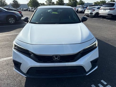 Used 2023 Honda Civic Sport image 2