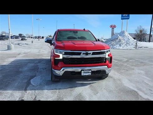 Used 2023 Chevrolet Silverado 1500 LT AWD/4WD image 3