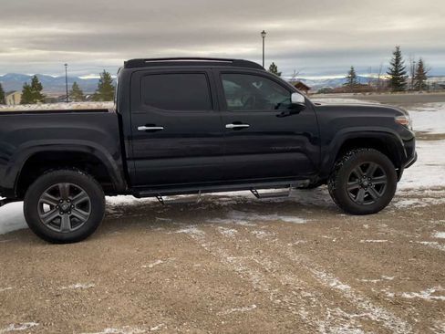 Used 2017 Toyota Tacoma Limited w/ Tow Package image 9