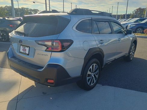 Used 2024 Subaru Outback Premium image 5