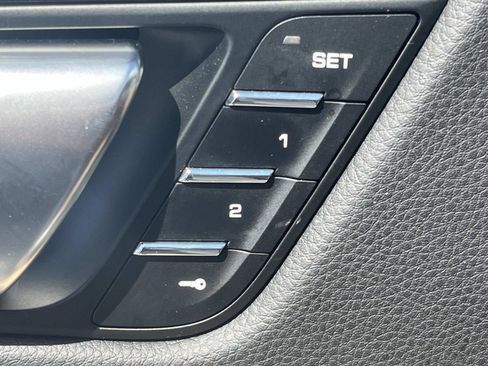 Used 2020 Porsche Macan AWD/4WD image 22