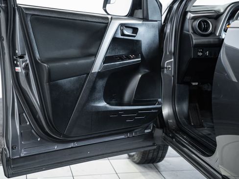 Used 2016 Toyota RAV4 LE image 31