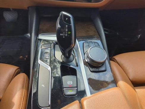 Used 2018 BMW 530i w/ Premium Package RWD image 16