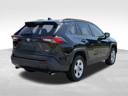 Used 2021 Toyota RAV4 XLE w/ Convenience Package FWD image 27