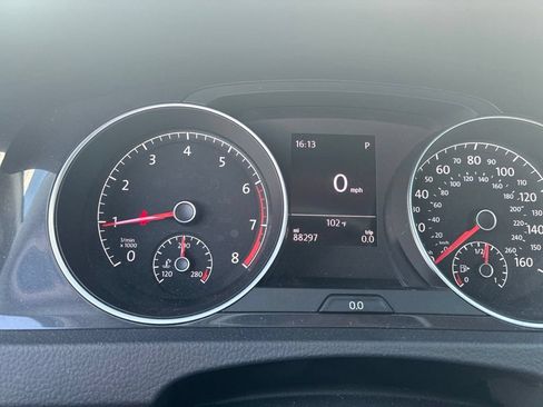 Used 2019 Volkswagen Golf S FWD image 8