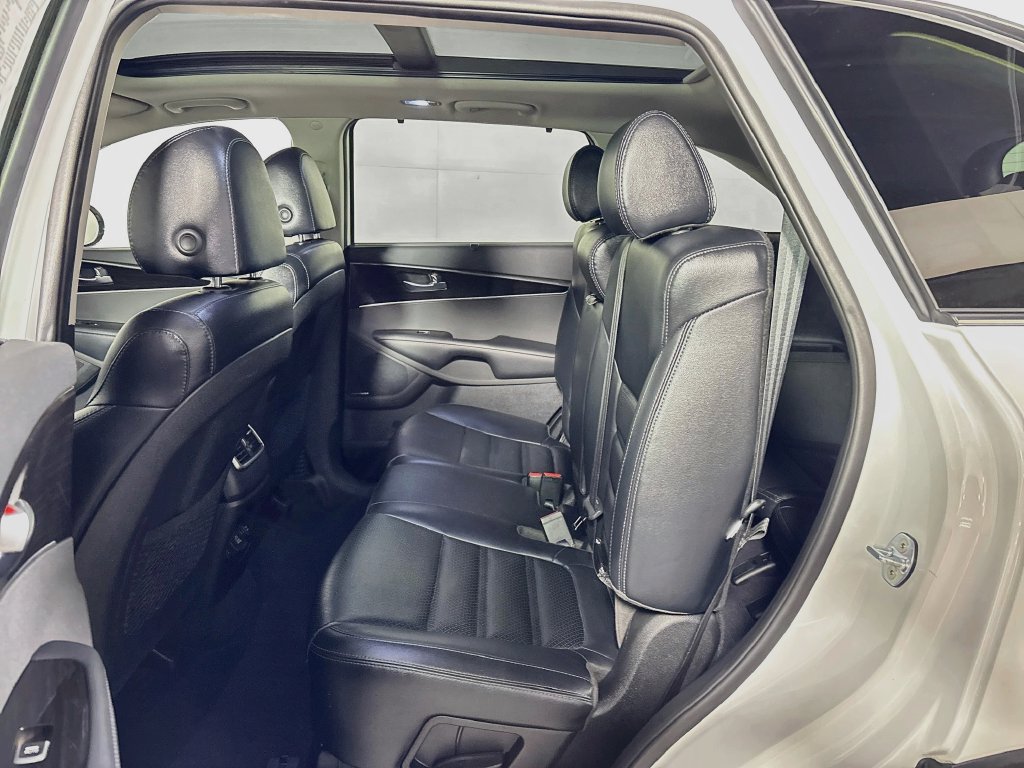 Used 2019 Kia Sorento EX w/ EX Touring Package AWD/4WD image 21
