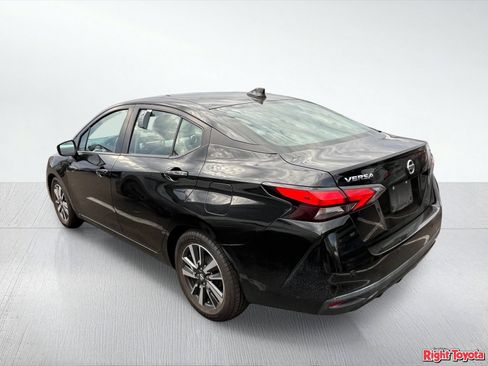 Used 2021 Nissan Versa SV FWD image 3