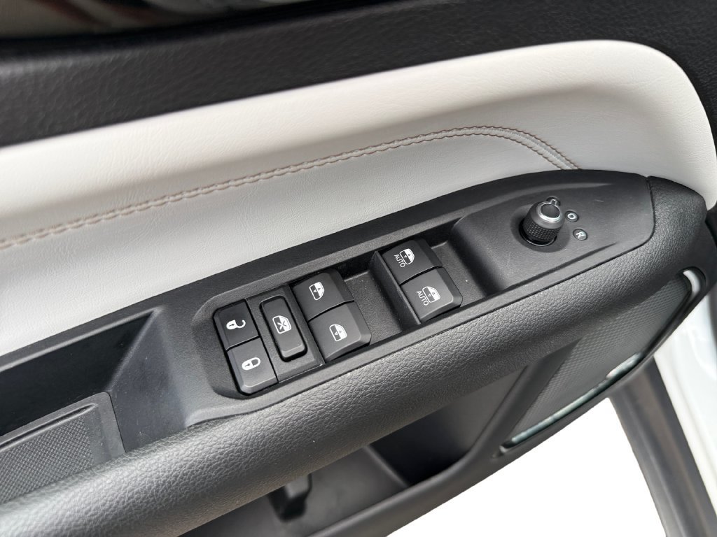Used 2023 Jeep Compass Limited w/ Sun and Sound Group AWD/4WD image 25