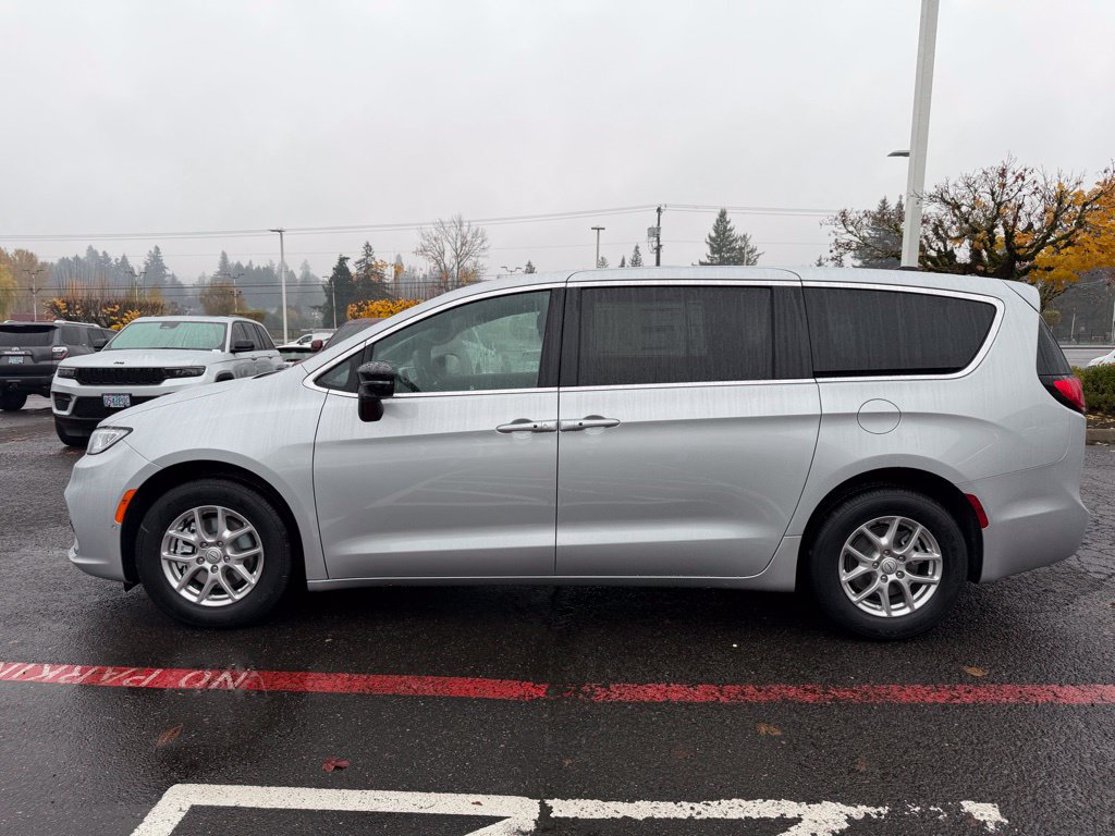 New 2026 Chrysler Pacifica Select FWD image 5