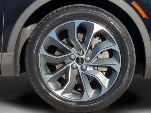 Used 2022 Lincoln Nautilus Reserve image 11