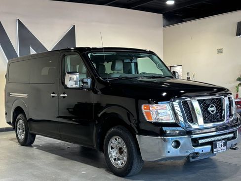 Used 2017 Nissan NV 3500 SL RWD image 2