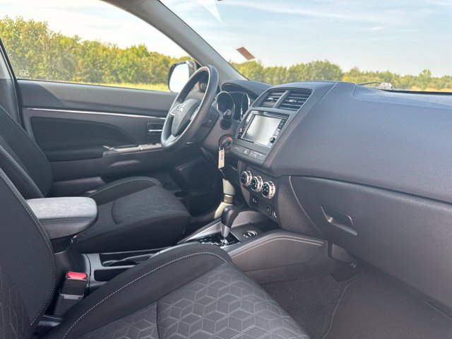 Used 2025 Mitsubishi Outlander Sport ES AWD/4WD image 16