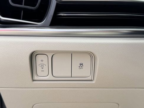 Certified 2025 Kia Sorento S image 29